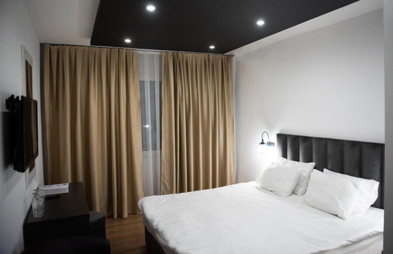 Hotel Beograd ストルガ エクステリア 写真