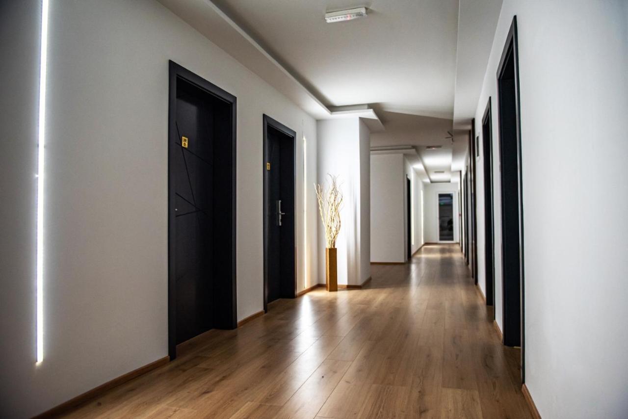 Hotel Beograd ストルガ エクステリア 写真