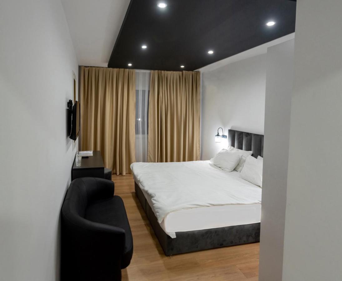 Hotel Beograd ストルガ エクステリア 写真