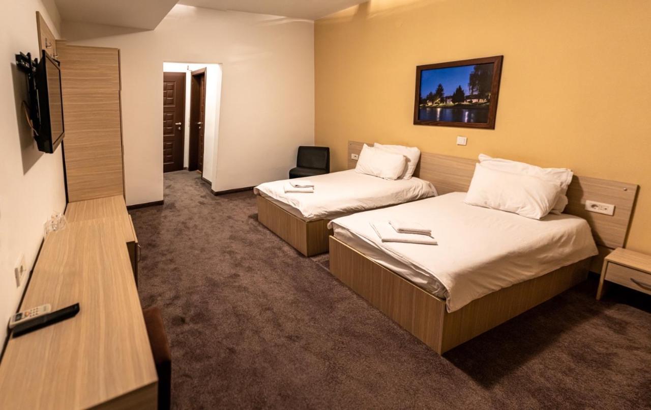 Hotel Beograd ストルガ エクステリア 写真